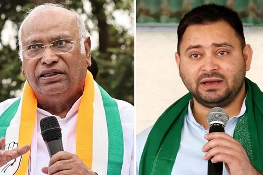 India alliance Meeting for Seat-Sharing at Mallikarjun Kharge's House