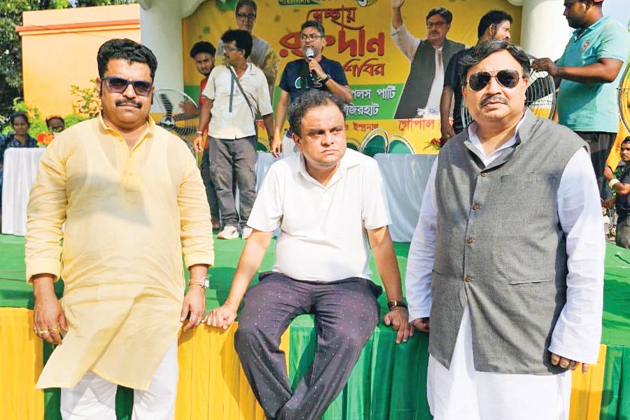 Bratya Basu helmed Shekar shooting's Bolpur diary