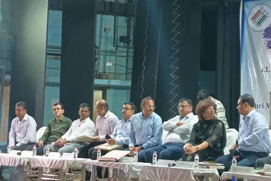 Elections Commission instructs 3 district administration to be ready for SIR