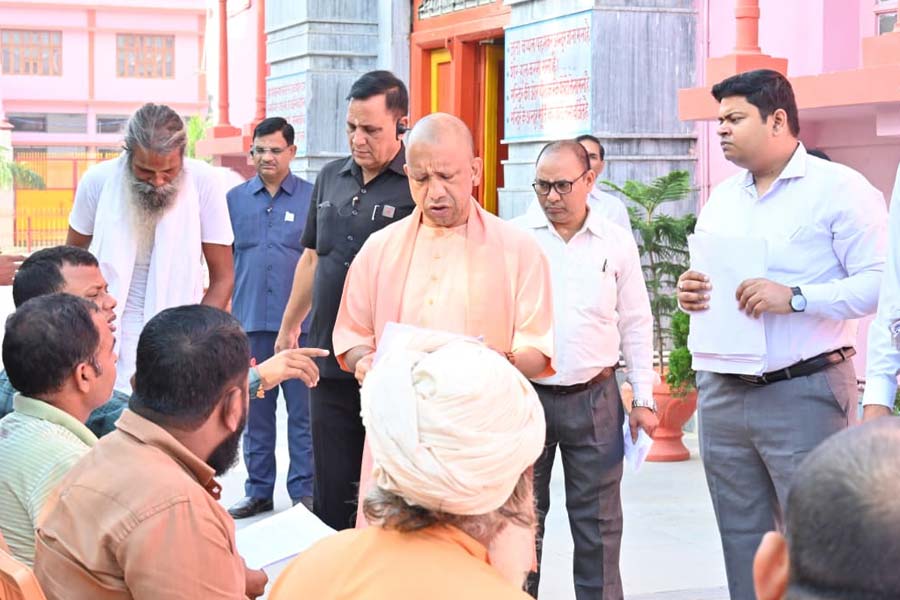 'The government's main goal is to stand by the affected people', assures Yogi Adityanath in 'Janata Darshan'