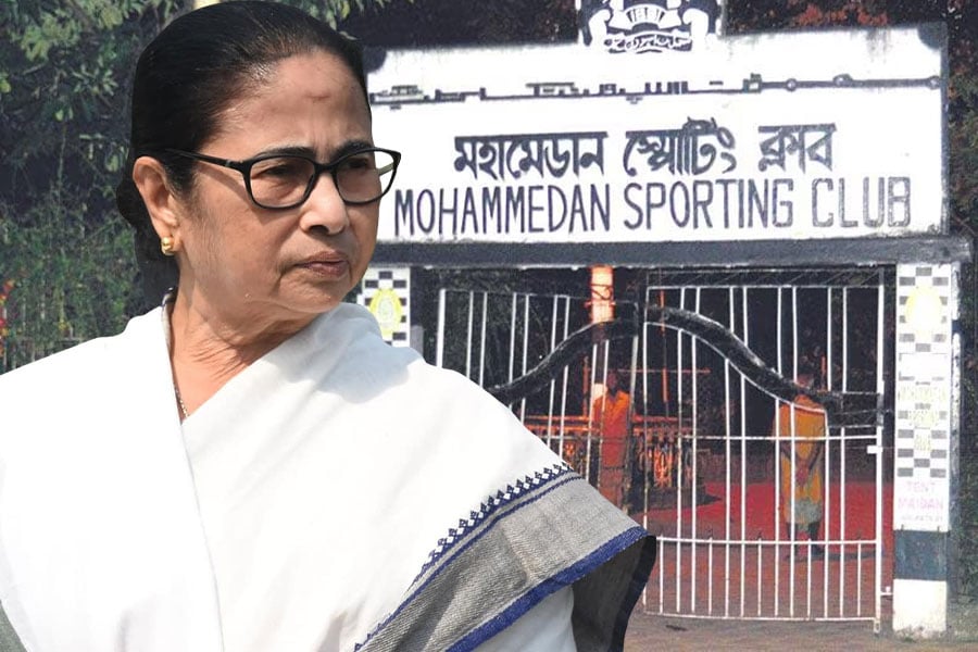 Mohammedan SC officials are seeking help from CM Mamata Banerjee and decide to resign if can't bring investor