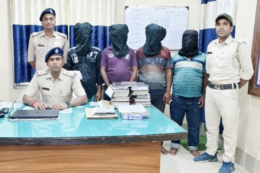 6 Bangladeshis arrested in Domkal for crossing border into India