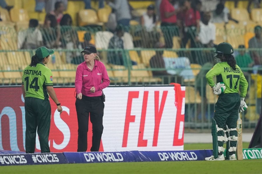 Controversy again in India-Pak match! Pak batter refused to leave the field after being out