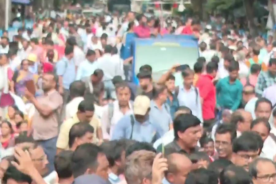 Chaos at Dharmatala over abanna Abhijan of Para teachers