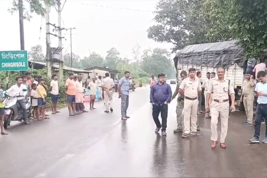 Accident at West Midnapore: bus and truck collide, atleast 25 injured