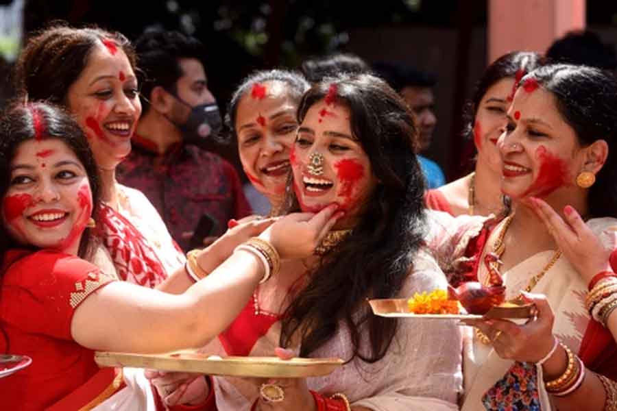 Durga Puja 2025: Here are some to do list after Sindur Khela
