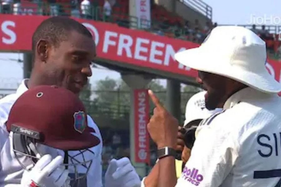 Mohammed Siraj Warns Greaves 'Stop Hitting' funny way in a On-Field Interaction