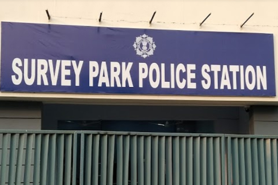 Kolkata man alleges wife beats him when drunk take police action