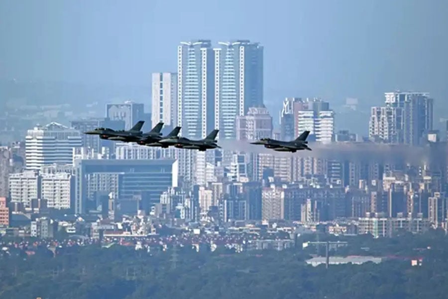 13 Chinese warplanes, 6 naval vessels detected near Taiwan's territory