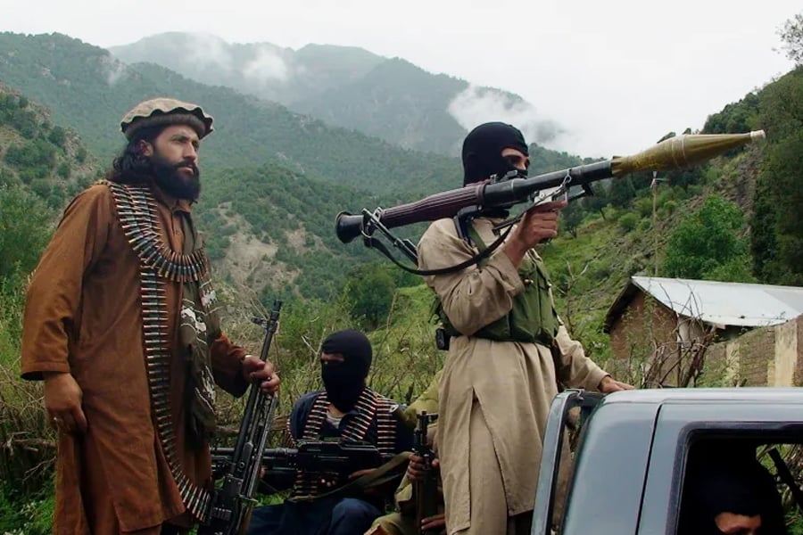 Taliban kill 12 Pakistani soldiers in cross-border clashes