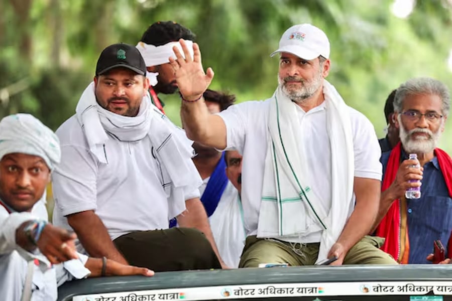 How many seats will RJD-Congress contest in Bihar