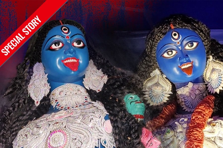 Kali Puja 2025 | Controversy arises ahead of the festival over Fatakeshto and Naba Rabin Sangha's Kali idol in Kolkata