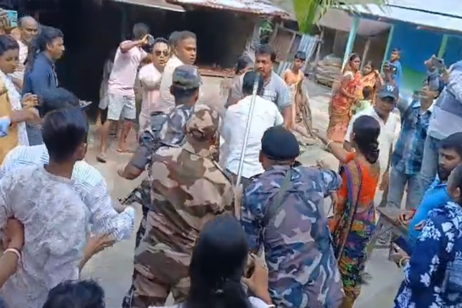 BJP MLA Manoj Orao attacked again in Kumargram while distributing relief