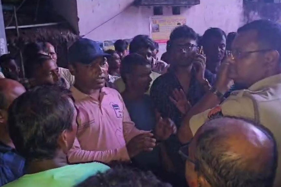 Village policeman arrested for allegedly bursting firecrackers in the face of a youth in Birbhum