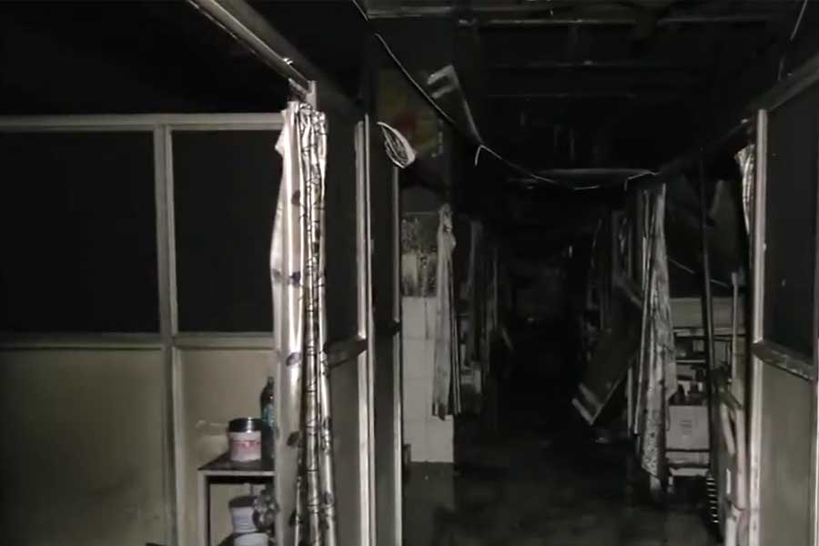 massive fire broke out in an ICU ward of Sawai Man Singh Hospital in jaipur