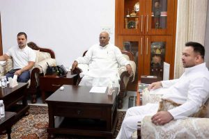 Now Rahul Gandhi and Tejashwi Yadav Meeting for Seat-Sharing of India alliance at Mallikarjun Kharge's House