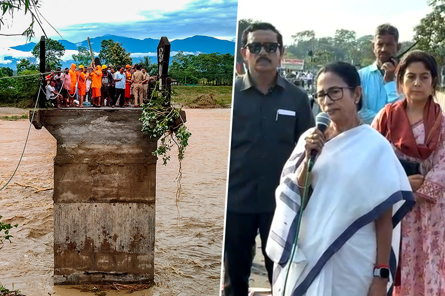 North Bengal Floods | Bengal CM Mamata Banerjee Visits Affected Areas
