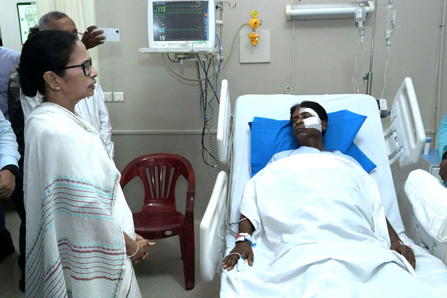 CM Mamata Banerjee visits hospital to see BJP MP Khagen Murmu