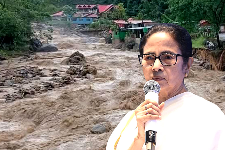 Bengal CM Mamata Banerjee announces compensation for deceased families before visiting affected areas