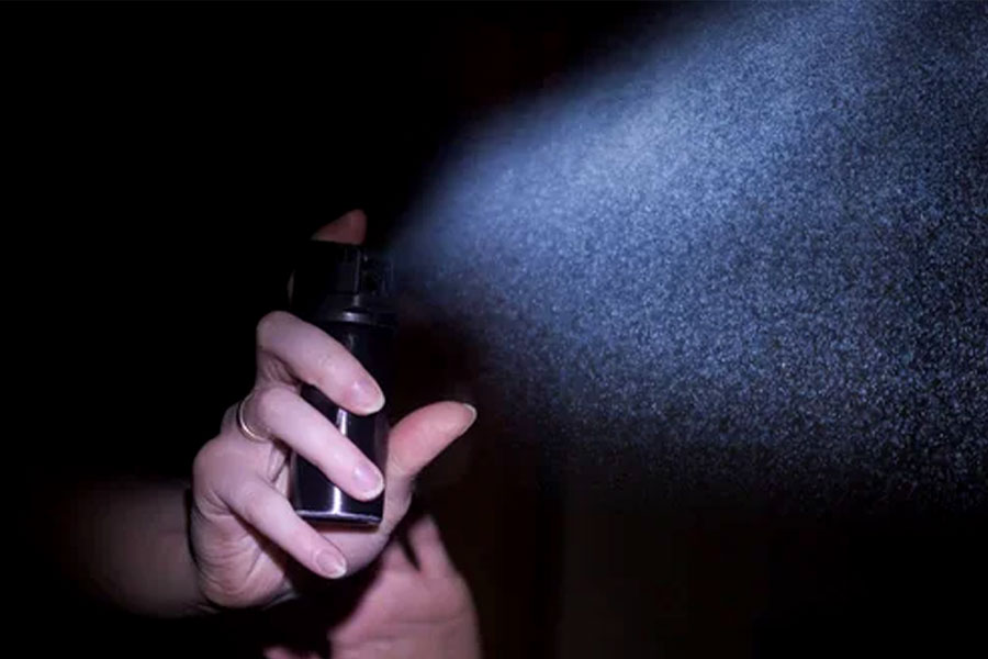 Young woman sprays pepper spray on local train, video goes Viral