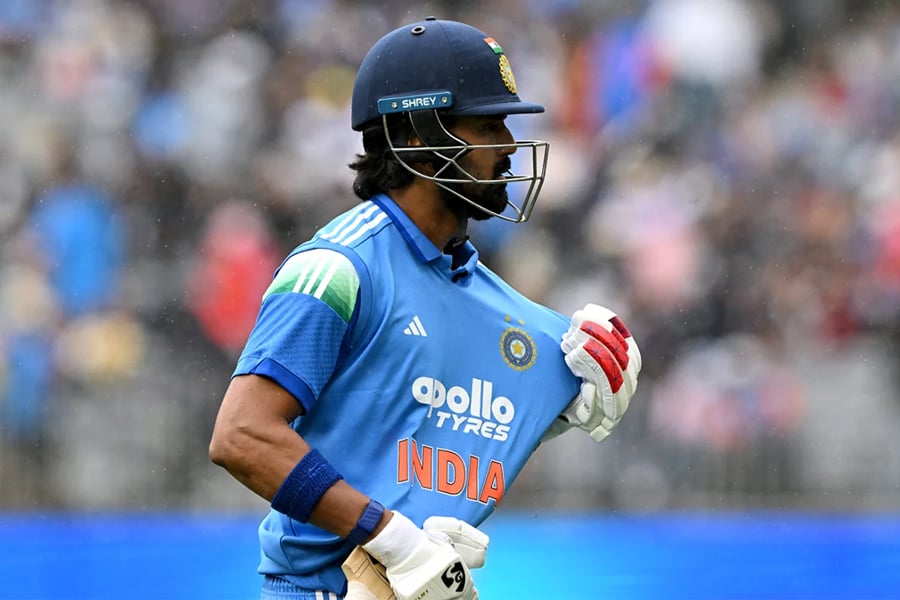 KL Rahul, Axar Patel helps India to score 136 against Australia