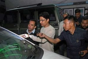 Stones pelted at BJP MP Raju Vishar's convoy