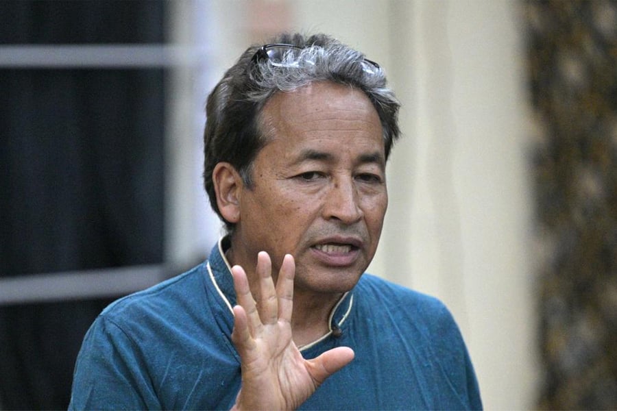 Gitanjali Angmo visits husband Sonam Wangchuk in Jodhpur jail