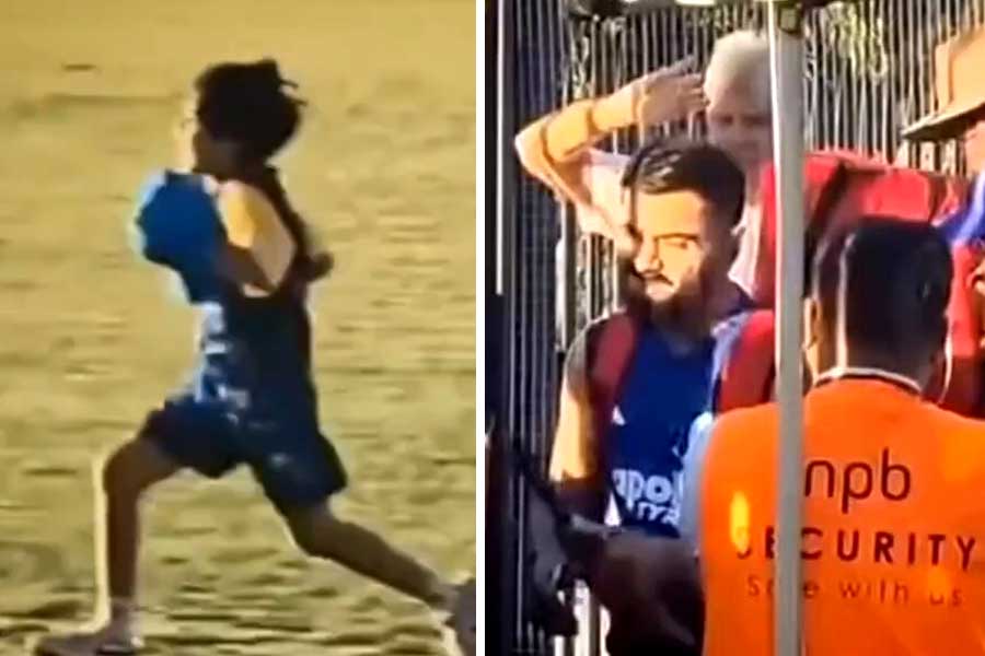 Kids are jumping with joy after receiving Virat Kohli's autograph