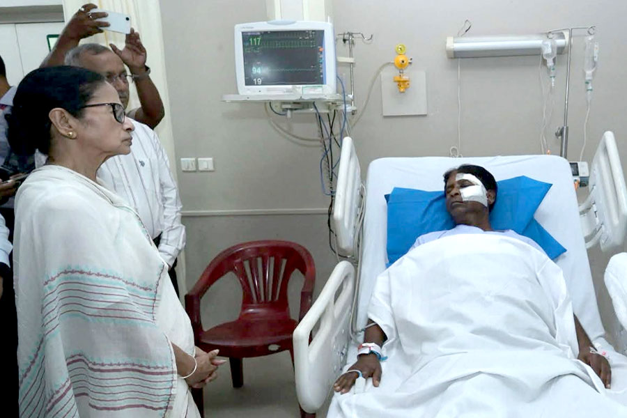 CM Mamata Banerjee met injured BJP MP Khagen Murmu at a hospital in Siliguri